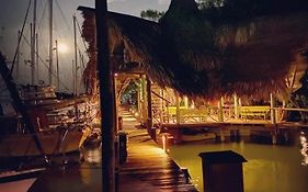 The Golden Resort - Tortugal River Lodge & Marina